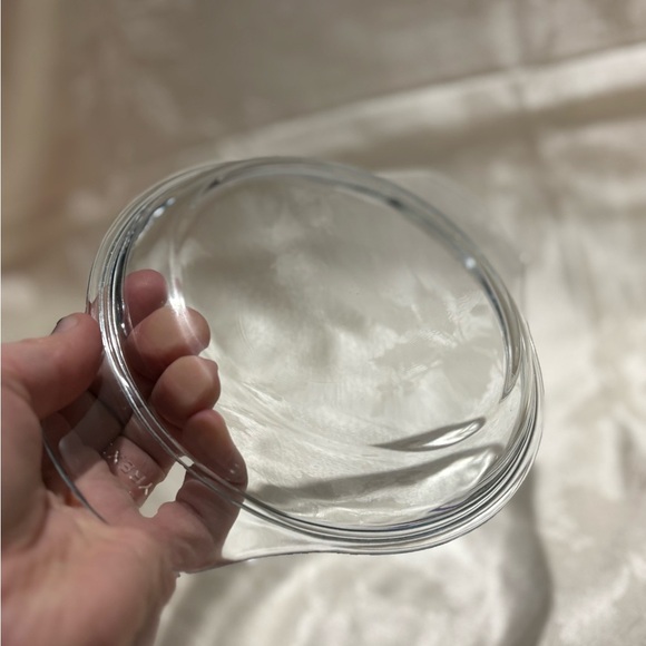 Vintage Pyrex White and Blue Floral Casserole Dish - Picture 10 of 10